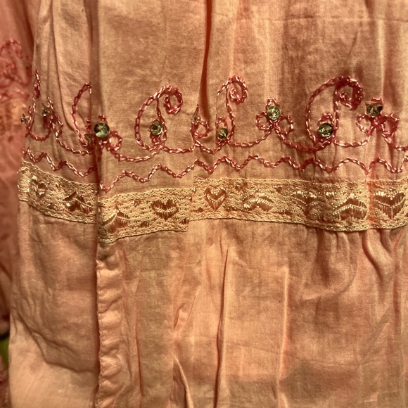 Pink lace skirt, beautiful design in great condition - Picture 2 of 3